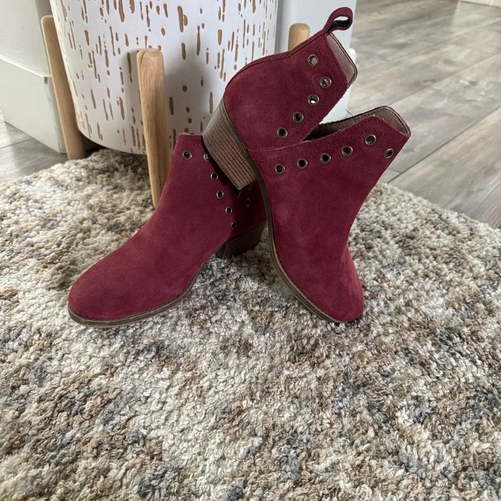 Skechers Maroon Ankle Booties - Picture 6 of 6